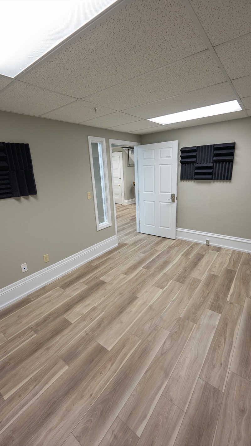 Office space 28 W. 3rd #B2